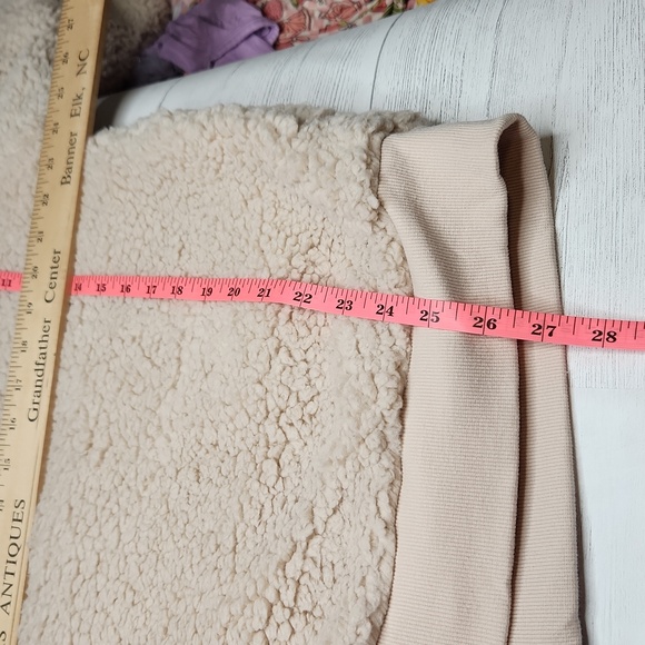 Victoria's Secret On Point sherpa full zip jacket. NWT. Size medium - Picture 8 of 8